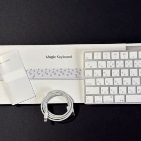 Magic Keyboard 日本語配列 本体 充電ケーブル付 MLA22J/A