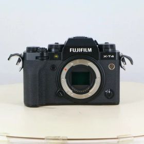 【中古】 (フジフイルム) FUJIFILM X-T4 ブラック ボティ【中古カメラ デジタル一眼】 ランク：B