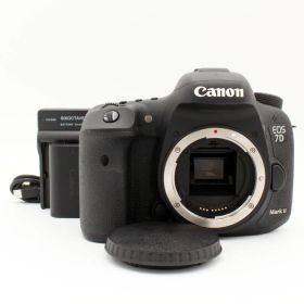 わずかシャッター数16329枚【新品級】CANON EOS 7D Mark II ボディ#9518