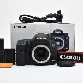 15748 新品級美品 Canon EOS 7D Mark II キヤノン
