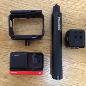 Insta360 ONE R本体と付属品