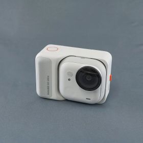Insta360 GO Ultra アクションカメラ USED美品 本体+アクションポッド Vlog 動画 静止画 小型 4K アークティックホワイト 完動品 X9602