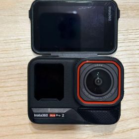 Insta360 Ace Pro 2 本体と付属品