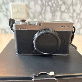 FUJIFILM XE4シルバー 本体【元箱付き】