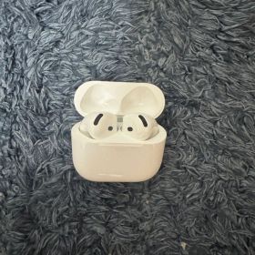 新品未開封 AirPods 4 アクティブノイズキャンセリング搭載