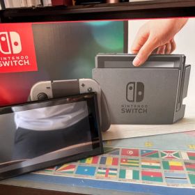 Nintendo Switch 本体 + 専用キャリングケース