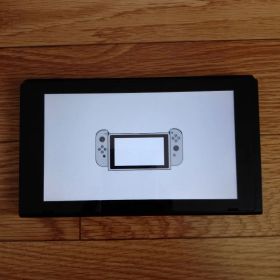 Nintendo Switch 本体 紫と黄色のJoy-Conと充電グリップ