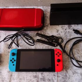 も*。様 Nintendo Switch 本体 赤/青 Joy-Con ケース付