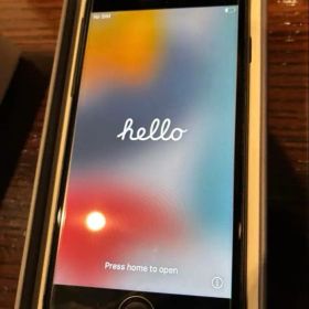 iPhone 8 スペースグレー 64GB