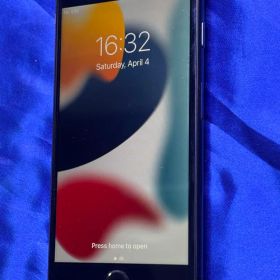 E4-4●iPhone 8 64GB NQ782J/A