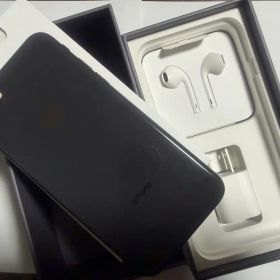 iPhone8 64GB SIMフリー 未使用イヤホン・AC付 バッテリー83%