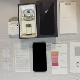iPhone 8 64GB SIMフリー 本体 箱付 美品 付属品未使用