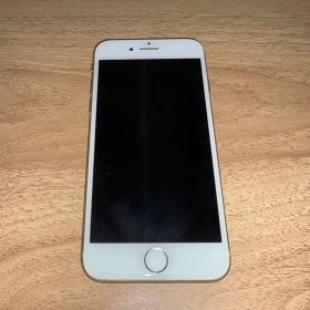 iPhone 8 64 GB シルバー