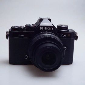 【中古】 (ニコン) Nikon Zfc 16-50 VR レンズキット ブラック【中古カメラ デジタル一眼】 ランク：B
