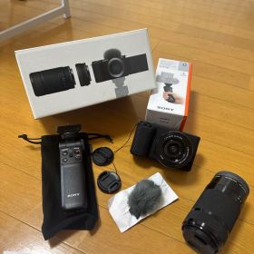 【美品】ZV-E10 レンズ2本（標準ズーム＋[単焦点/望遠]） 純正三脚付き