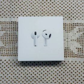 Apple AirPods 4 本体