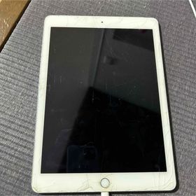 アップル(Apple)の【ジャンク品】 iPad Air 2 A1567シルバー (タブレット)