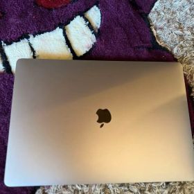 MacBook Pro 16インチ