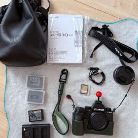 【極美品・生産終了】FUJIFILM X-S10 XC15-45【値段相談可能】