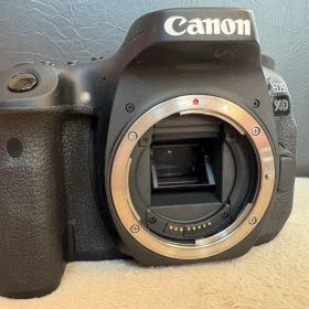 Canon EOS 90D 本体と付属品