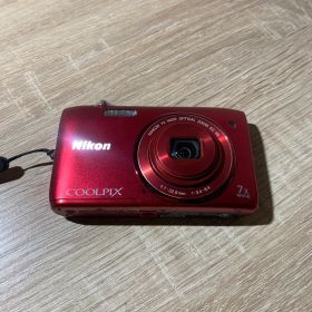 9282 Nikon COOLPIX S3500 レッド デジカメ ジャンク品