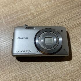 9775 Nikon COOLPIX S3500 シルバー デジカメ ジャンク品【ネ】
