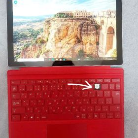 Microsoft Surface Pro 5レッドキーボード付き