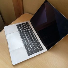 MacBook pro 13インチ 2017年モデル
