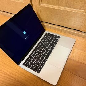 2017年製 MacBook Pro 256GB 13インチ
