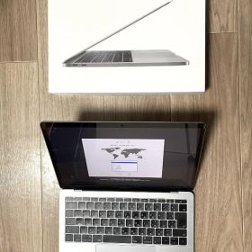 MacBook Pro 13インチ 2017 メモリ16GB 純正充電器・箱付き