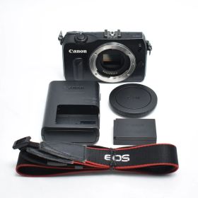 B#11996 Canon ミラーレス一眼カメラ EOS M ボディ ブラック EOSMBK-BODY