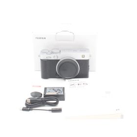 【ほぼ新品】ショット数162 富士フイルム FUJIFILM ミラーレス一眼 X-E5ボディ シルバー 二言語モデル JS129-02007