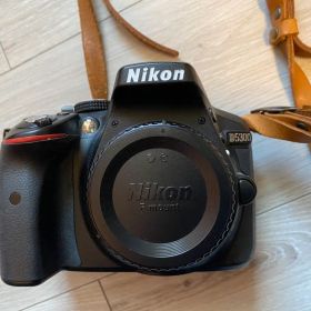 Nikon D5300 ボディ【動作確認済・本革製ストラップ付・修理歴あり】