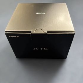 FujiFilmフジフイルム X-T5 ボディ シルバー