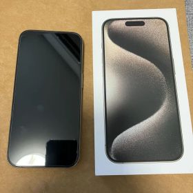 美品 iPhone 15 Pro 本体（256GB）ナチュラルチタニウム