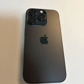 Apple iPhone 15Pro ブラックチタニウム本体