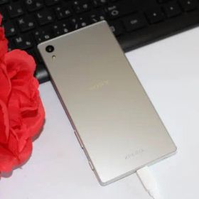 ほとんど使用なし ソフトバンク Xperia Z5. シルバー