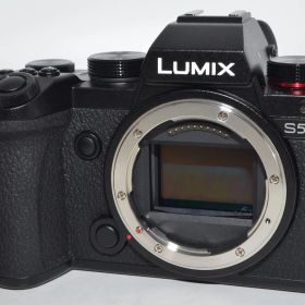 260009★ほぼ新品★パナソニック(Panasonic) フルサイズ ミラーレス一眼カメラ ルミックス S5 ボディ 小型 軽量モデル ブラック DC-S5-K