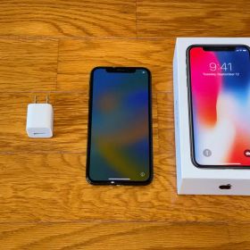 【美品】iPhone X 64GB SIMフリー【ACアダプタ／元箱付き】