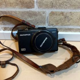 【動作確認済】OLYMPUS XZ-1 デジカメ レザーストラップ、充電器付属
