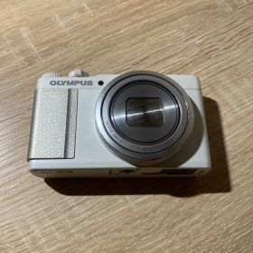 9774 OLYMPUS STYLUS XZ-10 ホワイト デジカメ 動作確認済み【ネ】