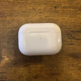 AirPods Pro(右のイヤホンにノイズ不調有)その他良好