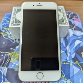 アイフォーン(iPhone)のバッテリー100％ ほぼ未使用 アップル iPhone6 16GB SIMフリー(スマートフォン本体)