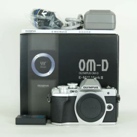 [美品 | シャッター数1,720回] OLYMPUS OM-D E-M10 Mark III [ボディ シルバー] | マイクロフォーサーズマウント