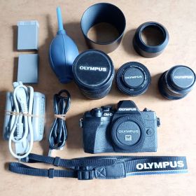 美品レンズ3本付き【値下げ】OLYMPUS OM-D E-M10 MarkIII