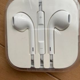 新品未使用 Apple EarPods ホワイト ケース付き