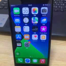 98 Apple iPhone 7 32GB SIMフリー