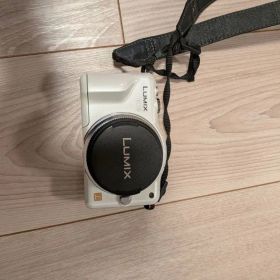 LUMIX DMC-GF3ミラーレス一眼カメラ 本体と付属品