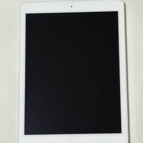 さ*ん様 iPad Air本体 32GB シルバー（カバー付き）