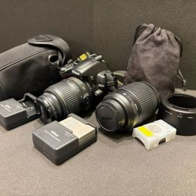 値下げアイテム！【中古品】動作確認済み Nikon D5000 ダブルズームキットバッテリー2個 付属品多数 〓